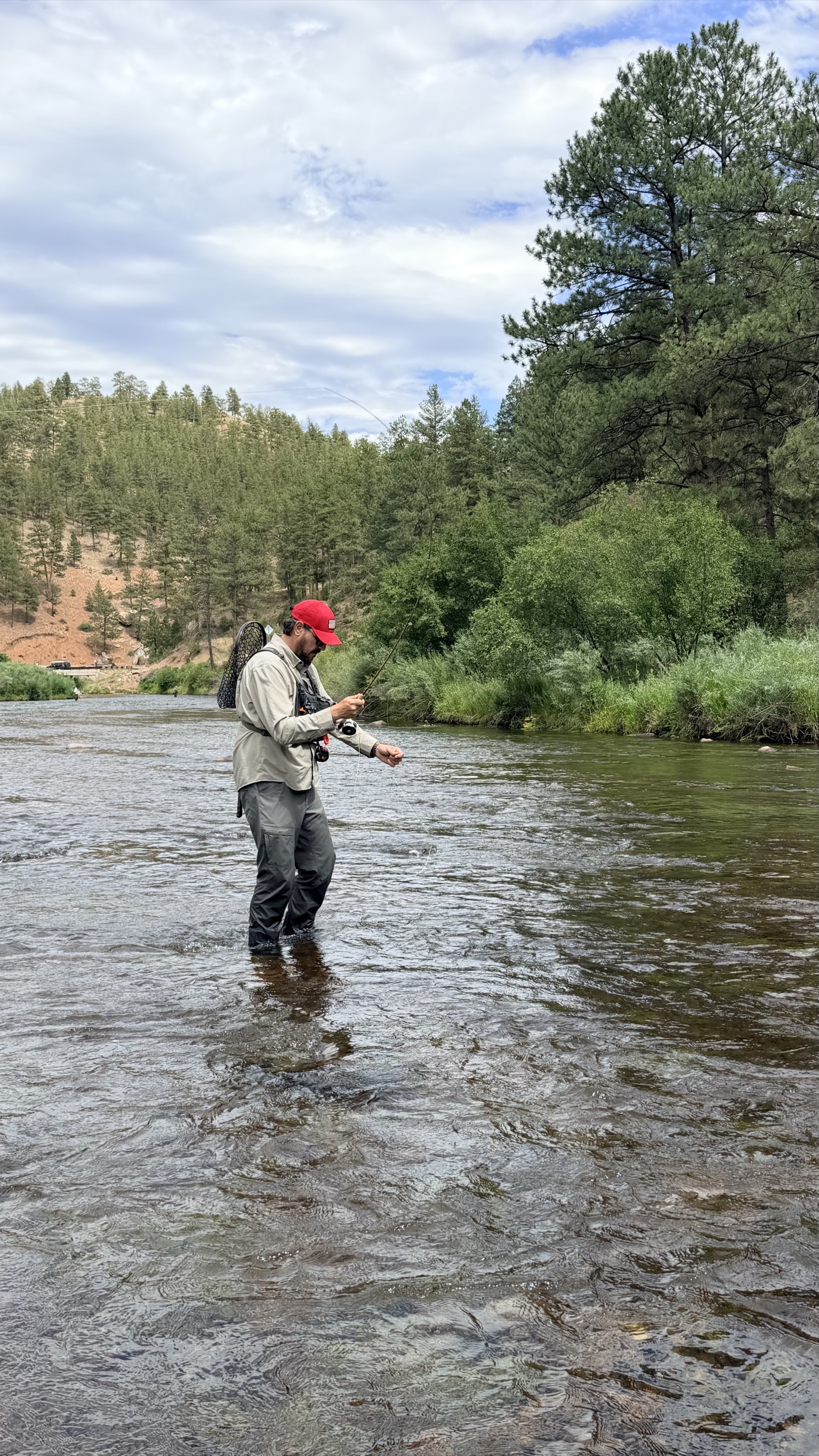 Re-rigging tippet mid-river on the South Platte — the leader and tippet are the cheapest part of the kit and the part that decides the most days